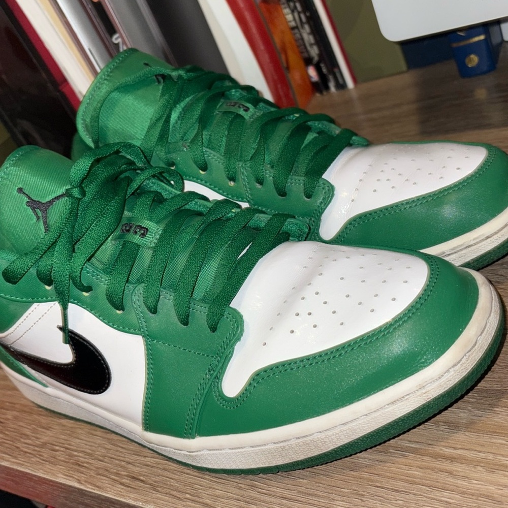 Nike Air Jordan 1 Green and White Sneakers Classic Style Size 13 ( Used )
